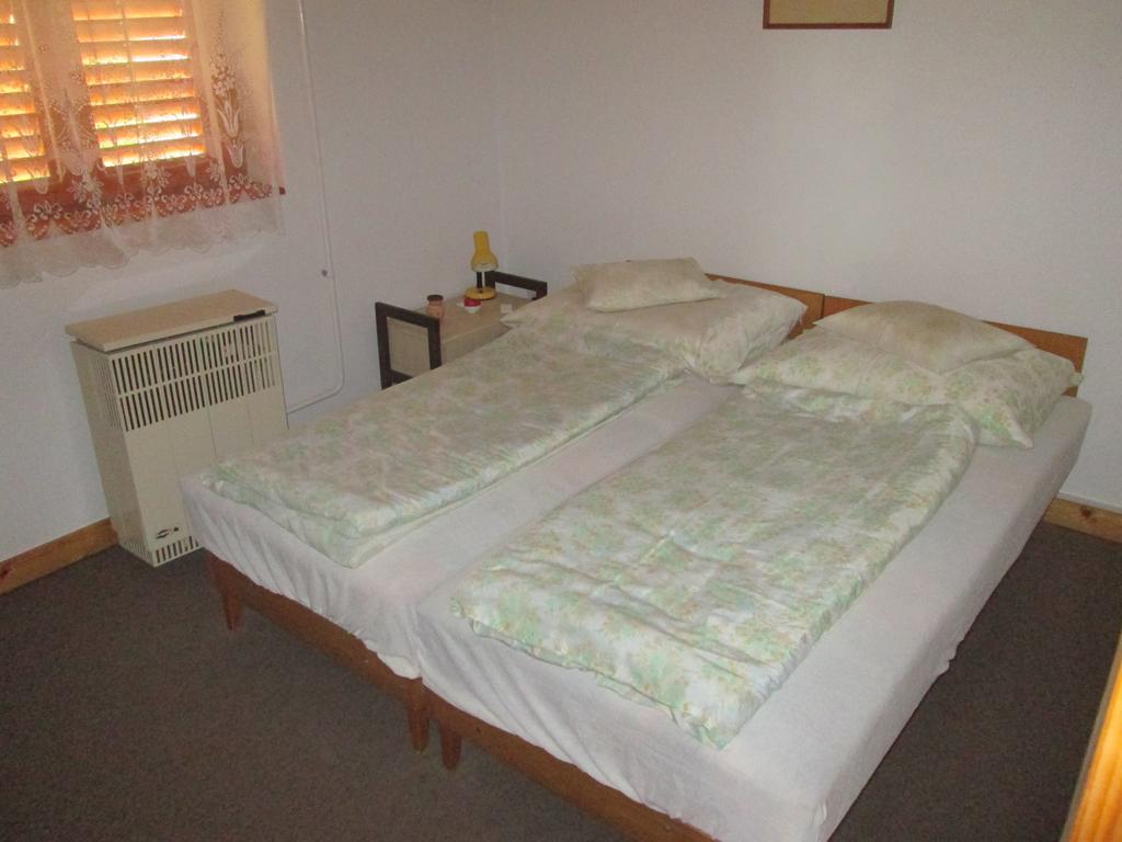 Fenyves Vendeghaz Apartment Balatonfenyves Bagian luar foto