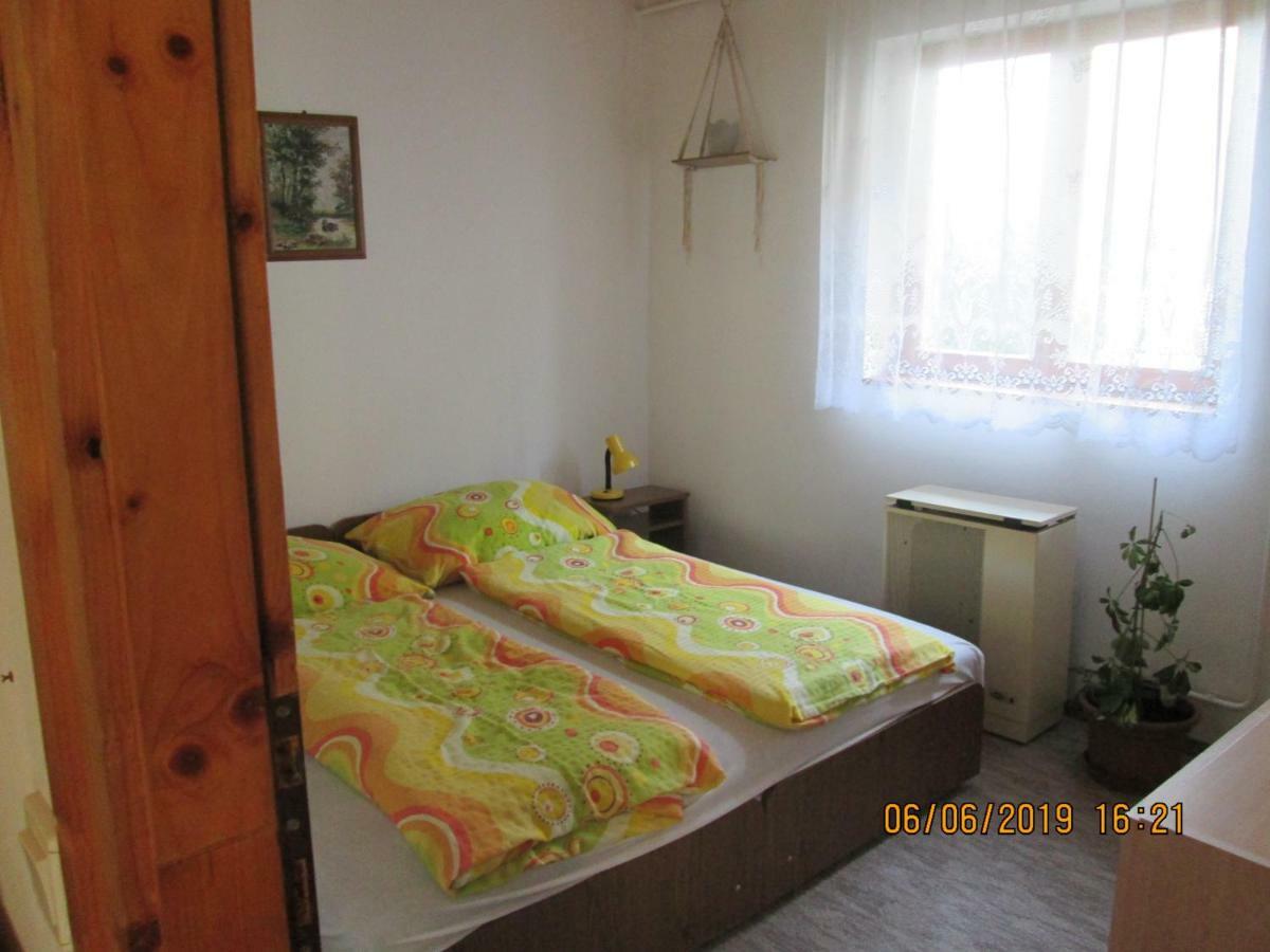 Fenyves Vendeghaz Apartment Balatonfenyves Bagian luar foto