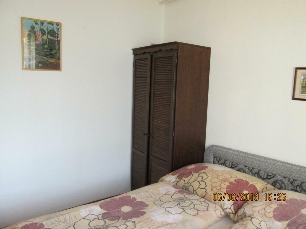 Fenyves Vendeghaz Apartment Balatonfenyves Bagian luar foto