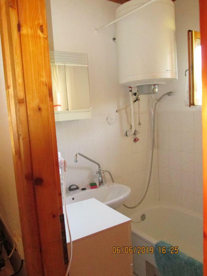 Fenyves Vendeghaz Apartment Balatonfenyves Bagian luar foto