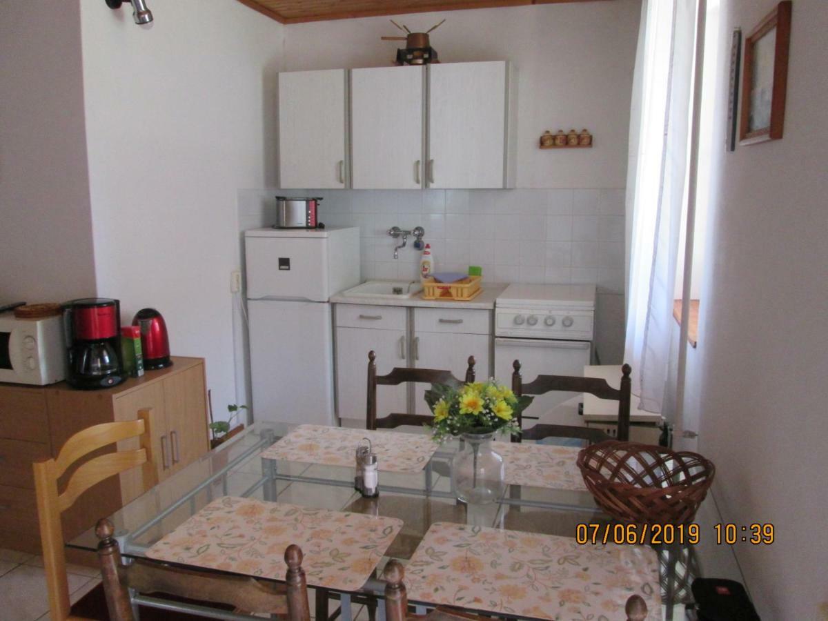 Fenyves Vendeghaz Apartment Balatonfenyves Bagian luar foto