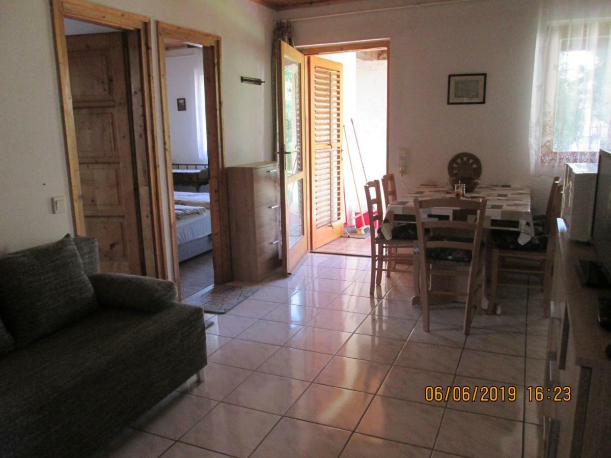 Fenyves Vendeghaz Apartment Balatonfenyves Bagian luar foto