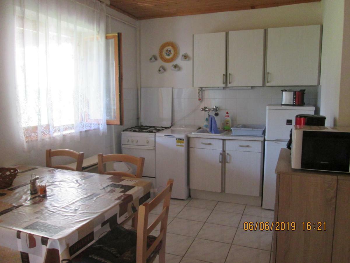 Fenyves Vendeghaz Apartment Balatonfenyves Bagian luar foto