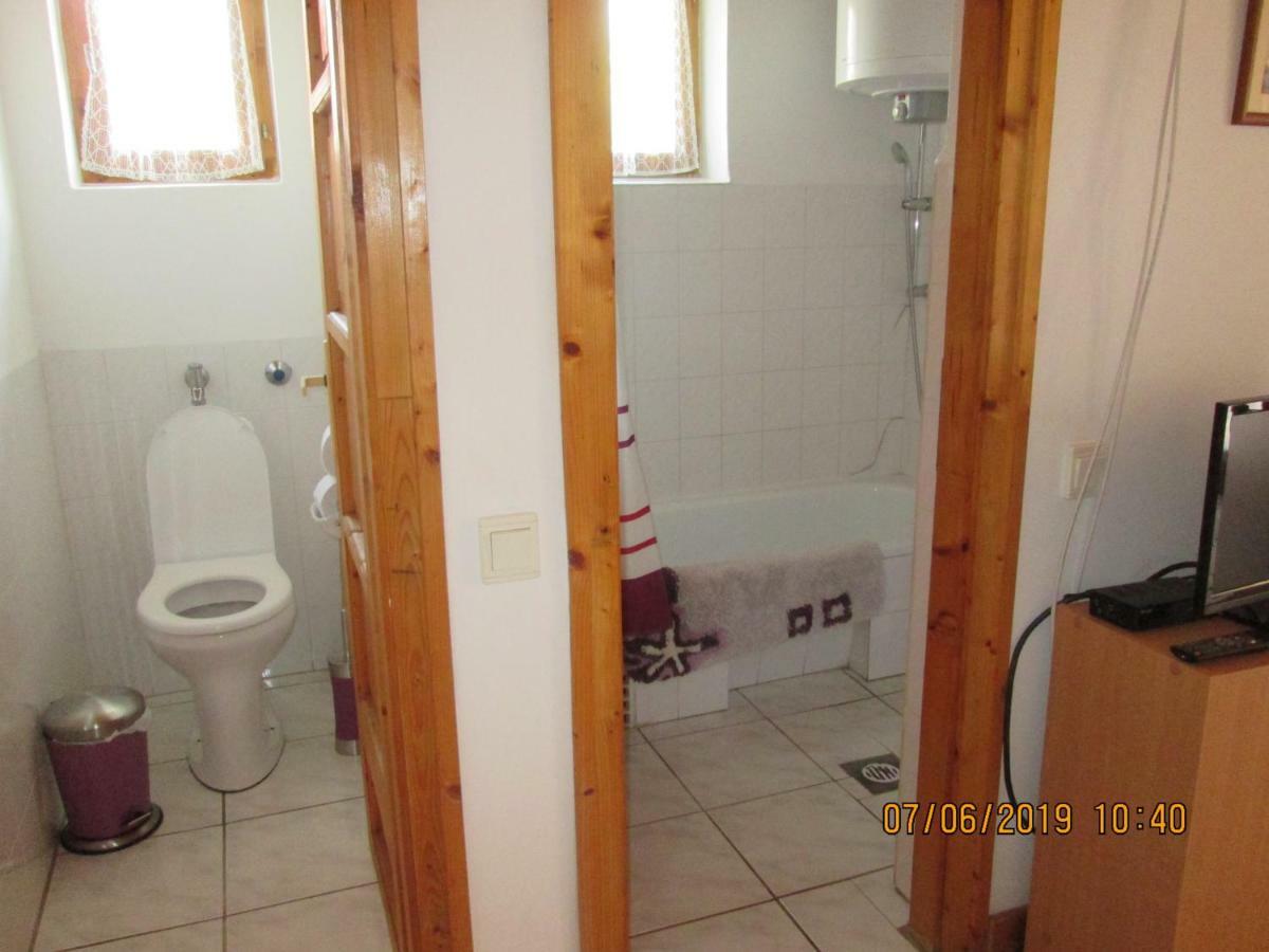 Fenyves Vendeghaz Apartment Balatonfenyves Bagian luar foto