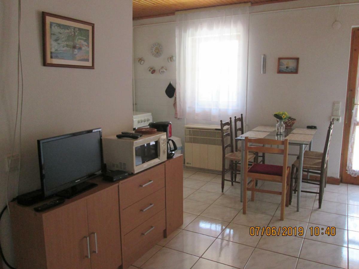 Fenyves Vendeghaz Apartment Balatonfenyves Bagian luar foto